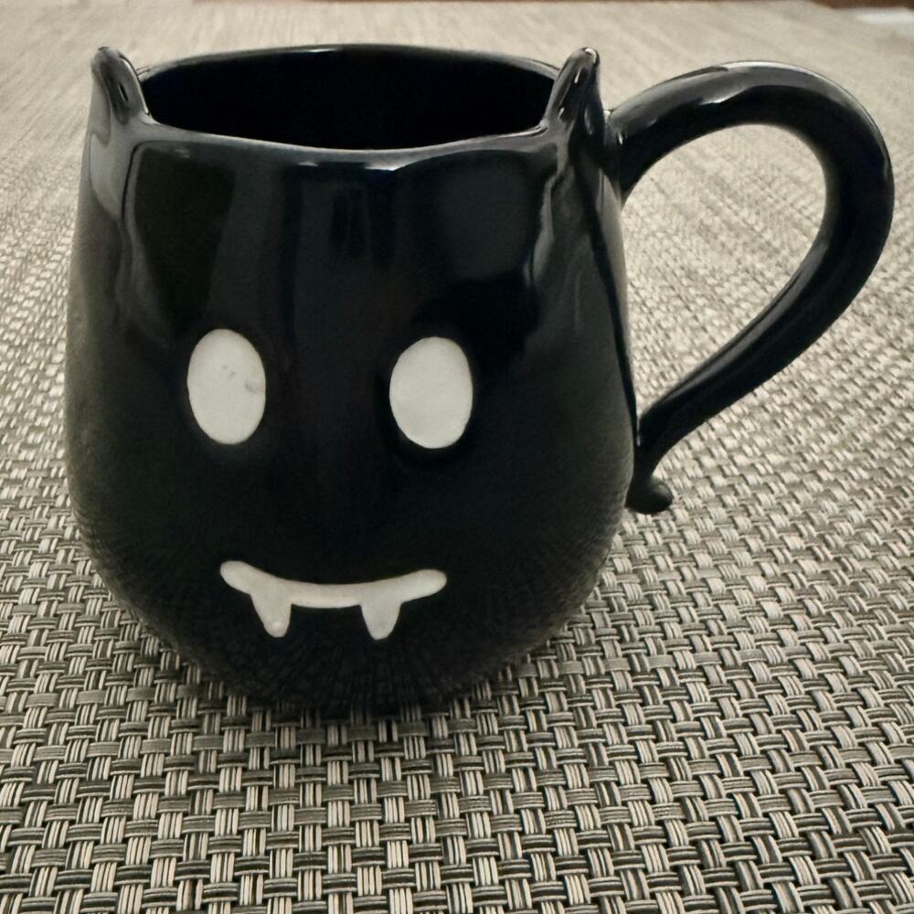 POTTERY BARN Black Vampire Bat 18 oz Stoneware Mug Spooky Halloween WhimsiGoth